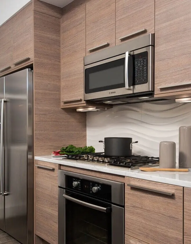 Isla de cocina a medida integrada al ambiente